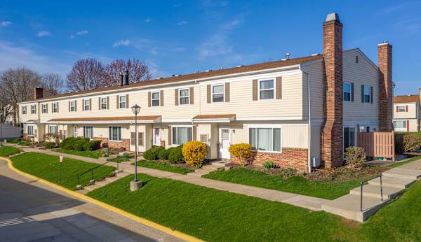 Huntington Hills Townhomes property